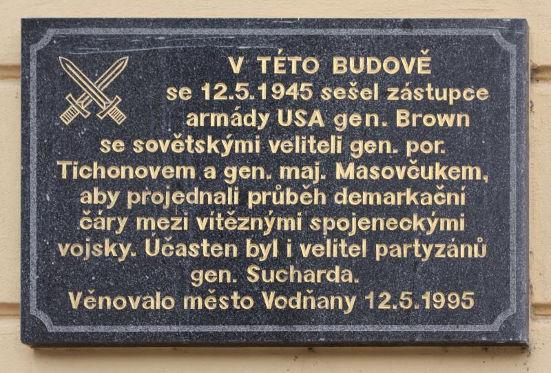 Obrázek - Commemorative plaque at the end of WW2