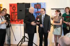 Fotografie z vernisáže výstavy Klubu vodňanských výtvarníků 2011